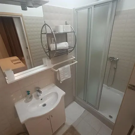 Apartment Maria Apartments *